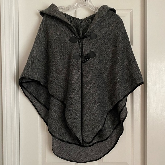 Sweaters - Herringbone Double Layer Poncho with Hook Closure